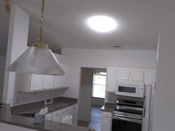 4th image of 2932 SW Sandbar St