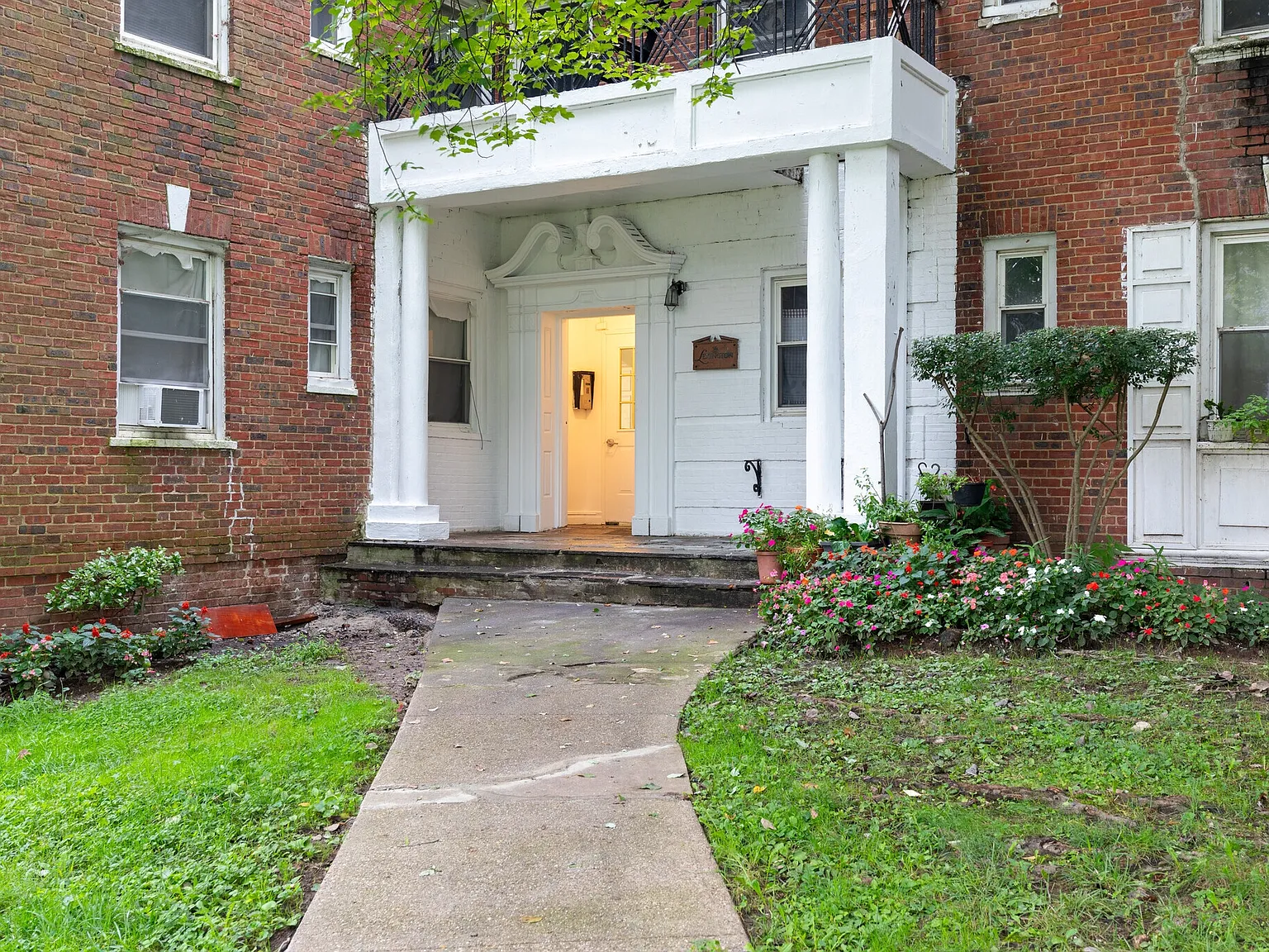 1 bed, $1,300 — Photo 1