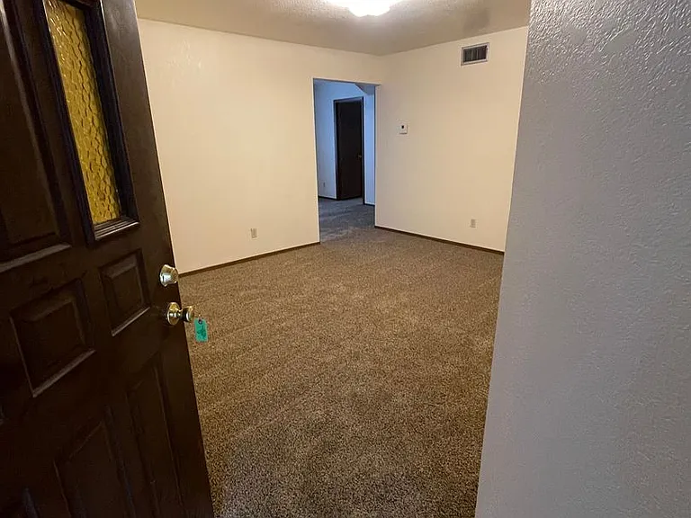 2949 Los Amigos Ct — Photo 4