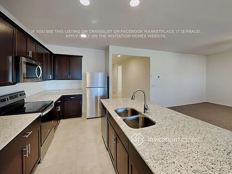 18099 N Lakeside Ct — Photo 5