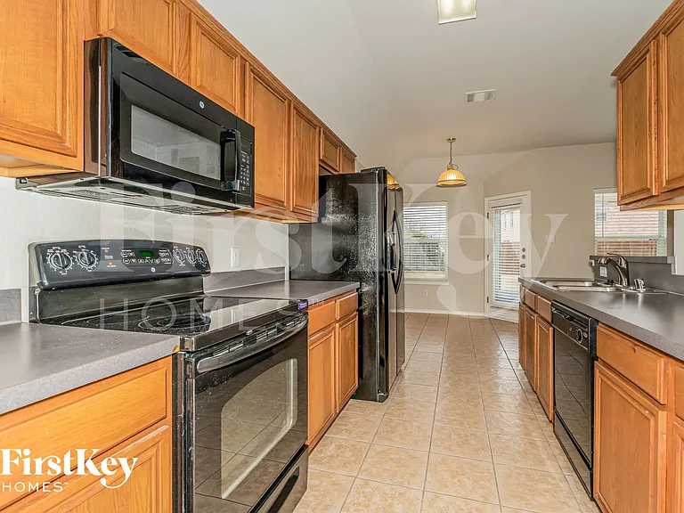 207 Amherst Dr — Photo 7