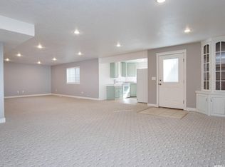 827 W Charles Dr, Kaysville, UT 84037