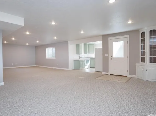 827 W Charles Dr, Kaysville, UT 84037