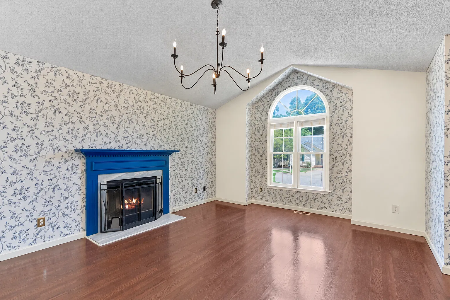 3 bed, 1341 sqft, $2,200 — Photo 4