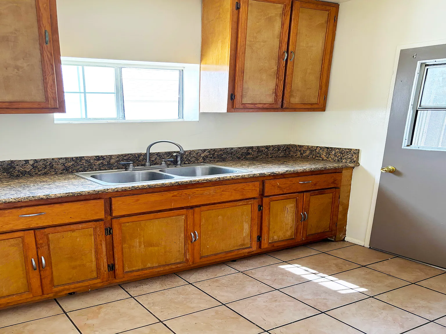 1 bed, 700 sqft, $1,600 — Photo 4