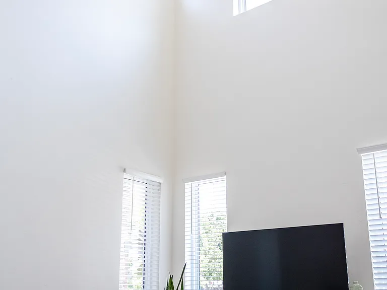 1216 N Blackwelder Ave #12 — Photo 5