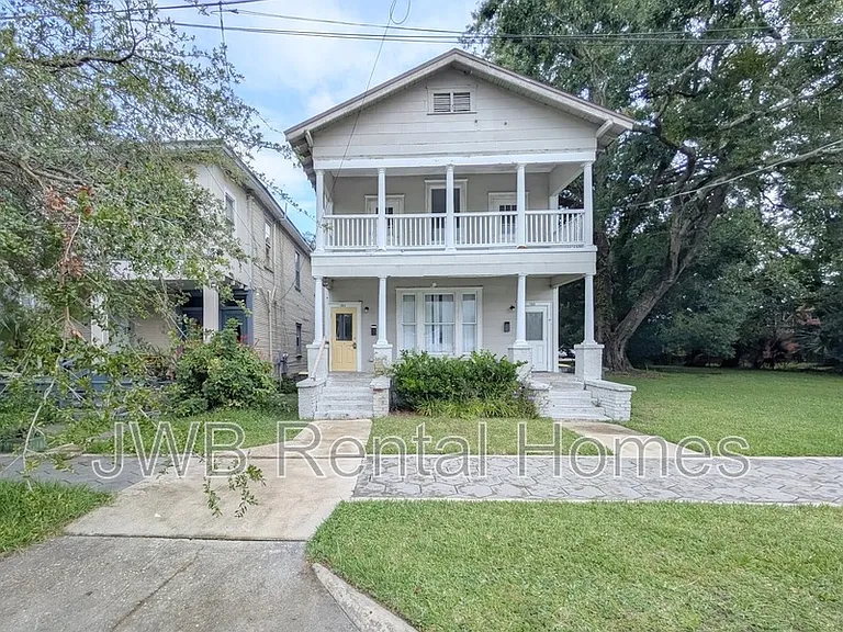 1924 Walnut St — Photo 1