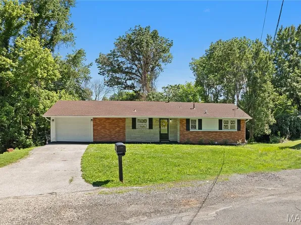 12 Highwood Cir, Belleville, IL 62223