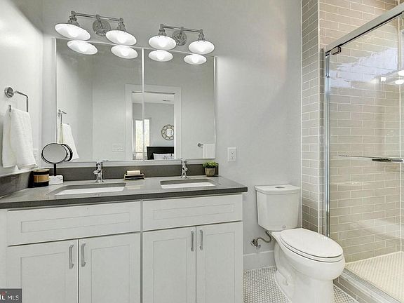 3rd image of 3018 12th St NE Unit 3