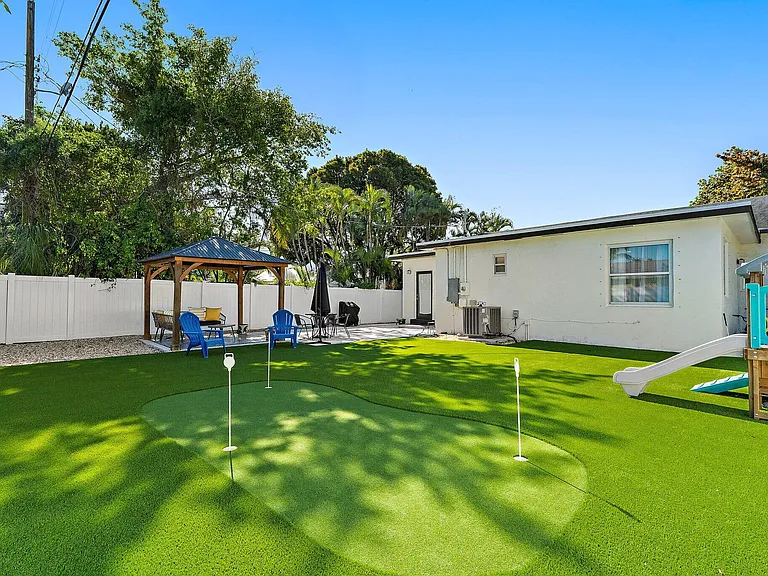 423 Avenida Alegre — Photo 33