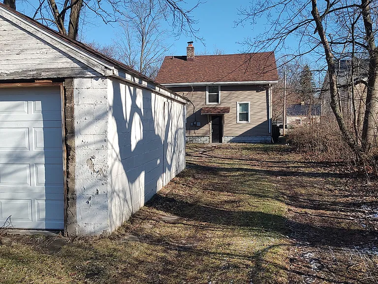 1045 Huey St — Photo 15
