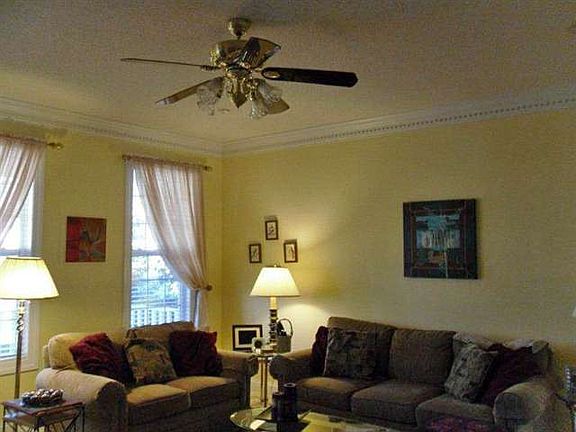 4th image of 4420 Maywood Dr