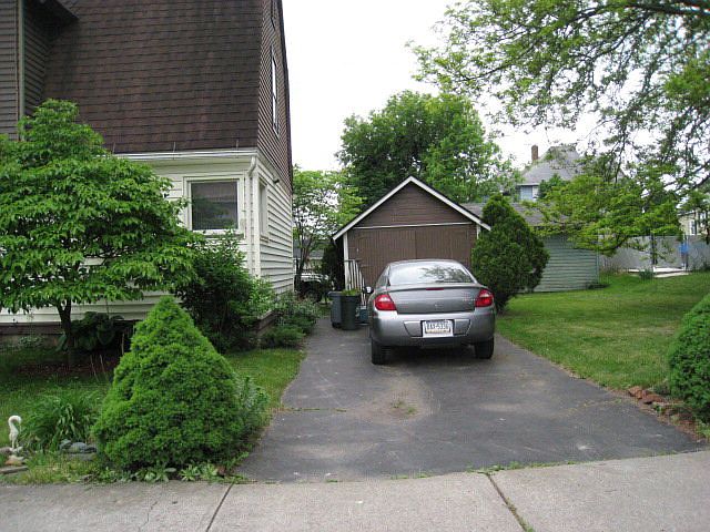 2nd image of 419 N Wilbur Ave