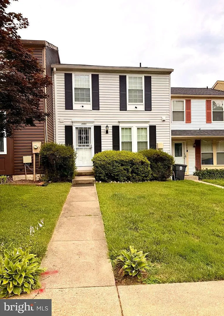 3 bed, 2.5 bath, 2100 sqft, $2,500 — Photo 1