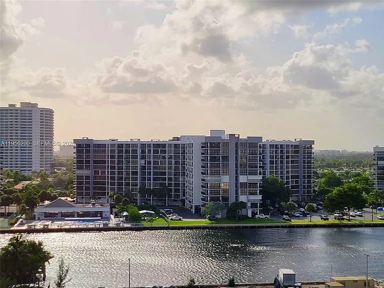 3505 S Ocean Dr #901 — Photo 17
