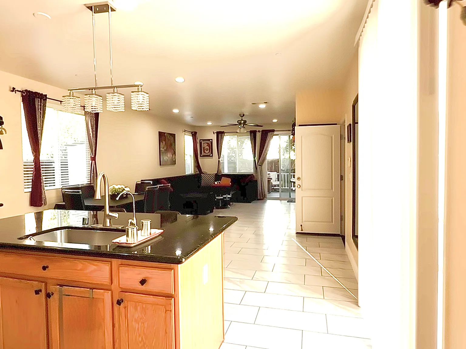 4 bed, 2058 sqft, $3,090 — Photo 3