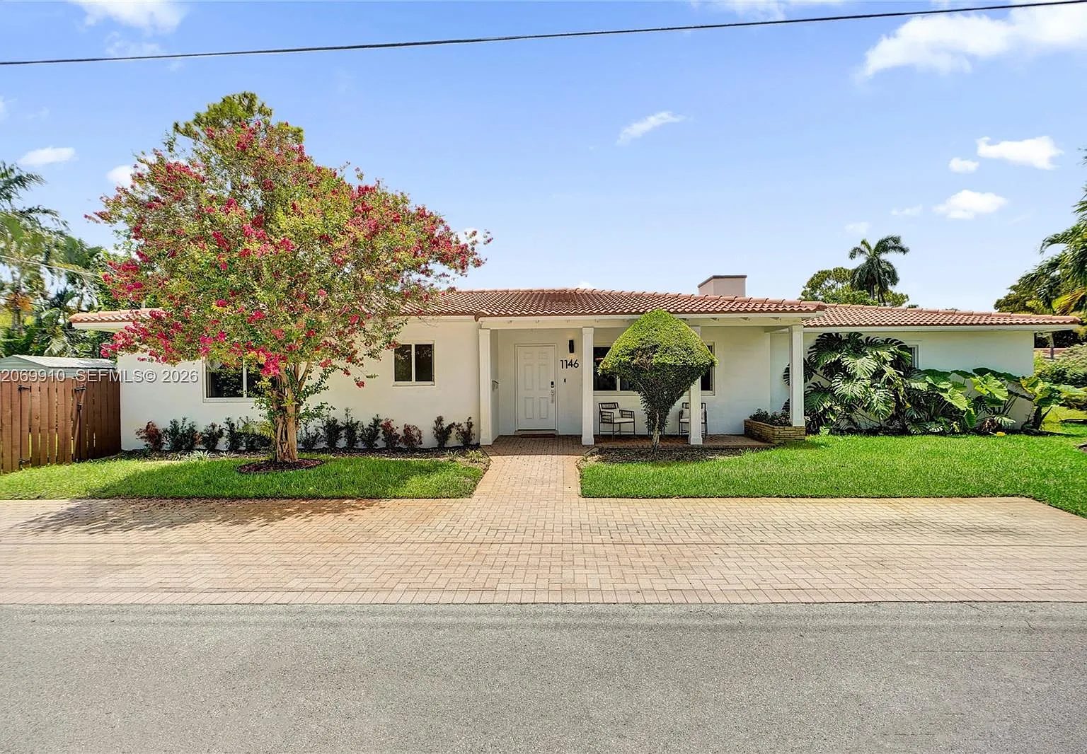4 bed, 1903 sqft, $4,500 — Photo 1