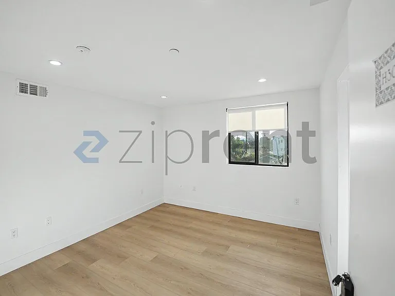 1438 W 37th Dr — Photo 16