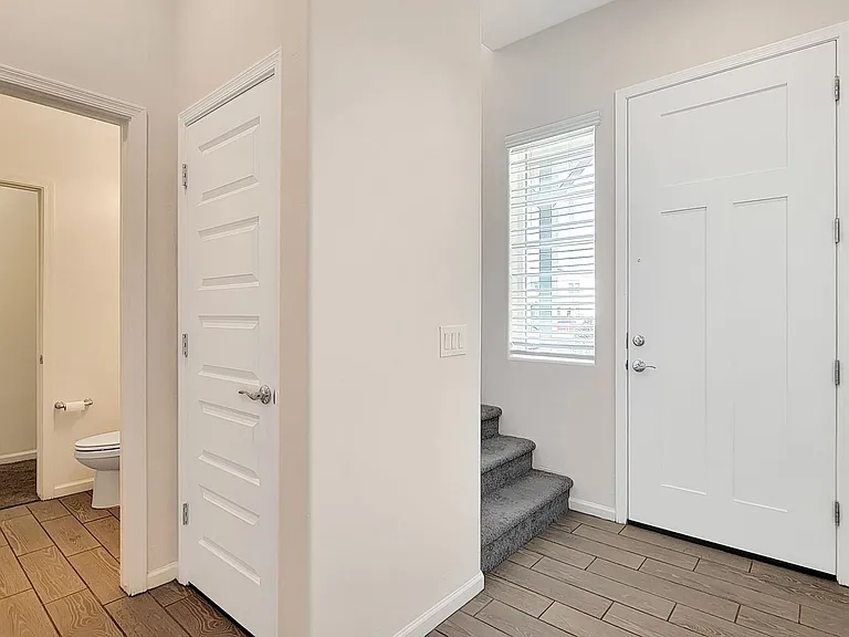 15733 W Polk St — Photo 4