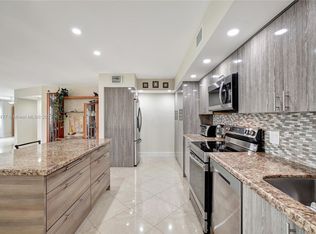 1301 NE 7th St APT 318, Hallandale, FL 33009