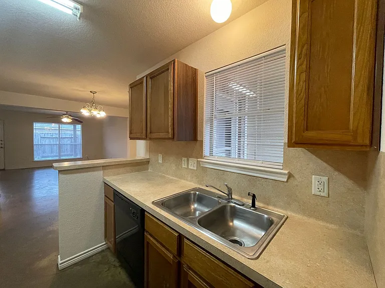 4006 Cambridge Dr — Photo 8