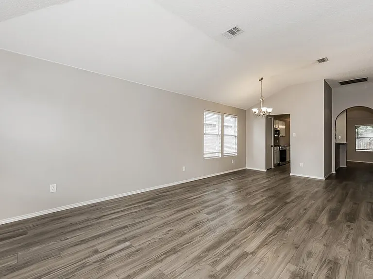 706 Langford Dr — Photo 5