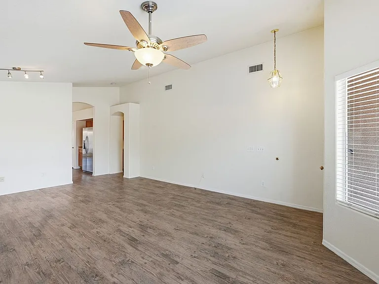 8621 W Shaw Butte Dr — Photo 7