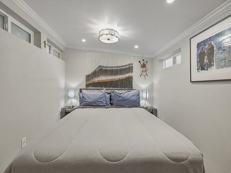 877 Sonoma Ave #B — Photo 9