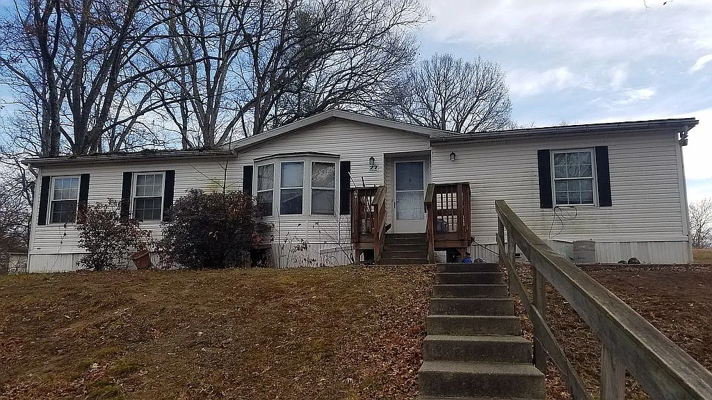 63 Palm Dr photo 1