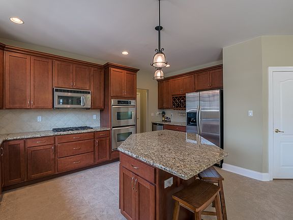 3rd image of 1333 Treeline Dr