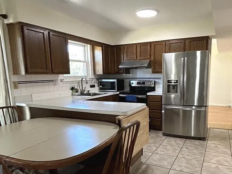 1321 Butterfield Ln — Photo 3