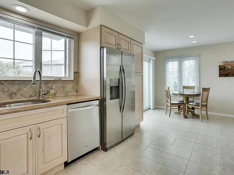 433 Albacore Ln — Photo 10