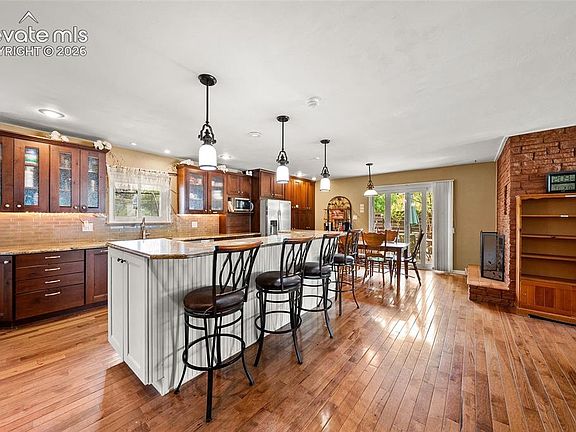 2nd image of 1382 Allison Ave