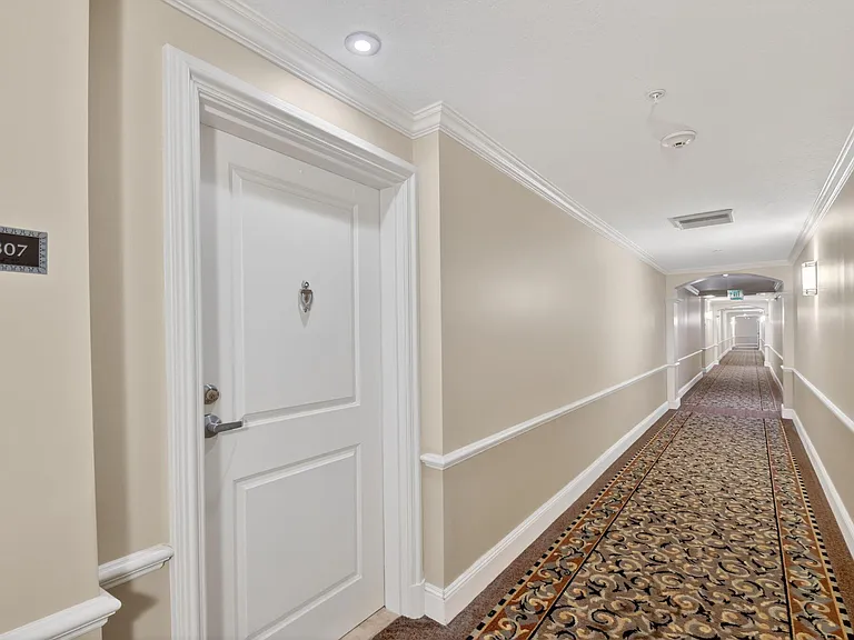 403 S Sapodilla Ave #307 — Photo 2