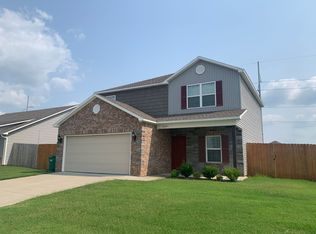 1621 Scotland Dr, Centerton, AR 72719