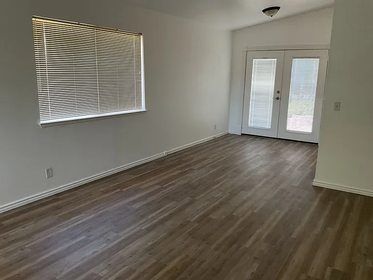 1068 Lupin Ave — Photo 7