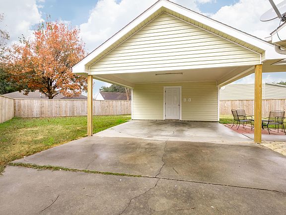 3rd image of 102 Avron Dr