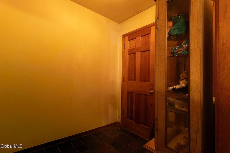 3rd image of 106 Country Ridge Court