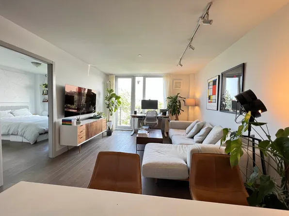812 Myrtle Avenue image 1 of 13