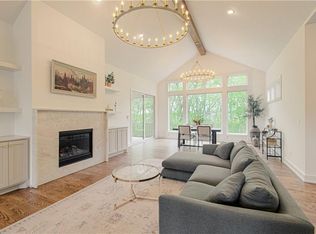 2150 NW Scenic View Dr, Riverside, MO 64150