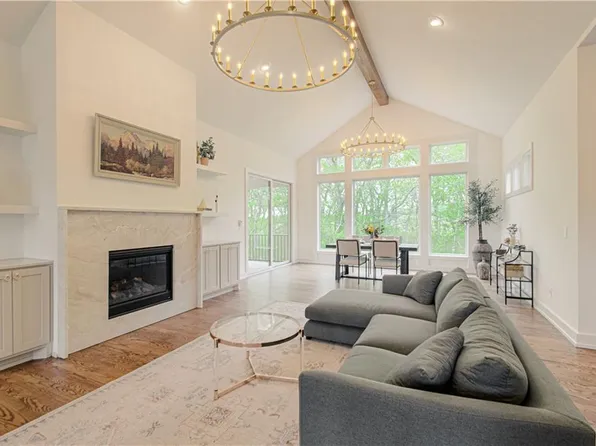 2150 NW Scenic View Dr, Riverside, MO 64150