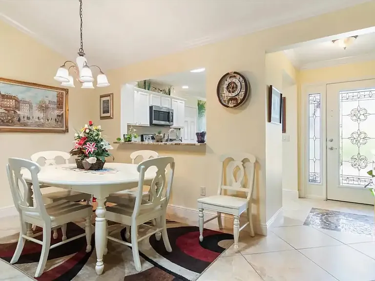 498 Ambrosia Pl — Photo 4