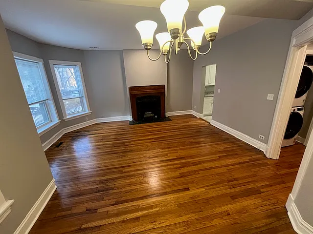 926 W Belle Plaine Ave — Photo 1