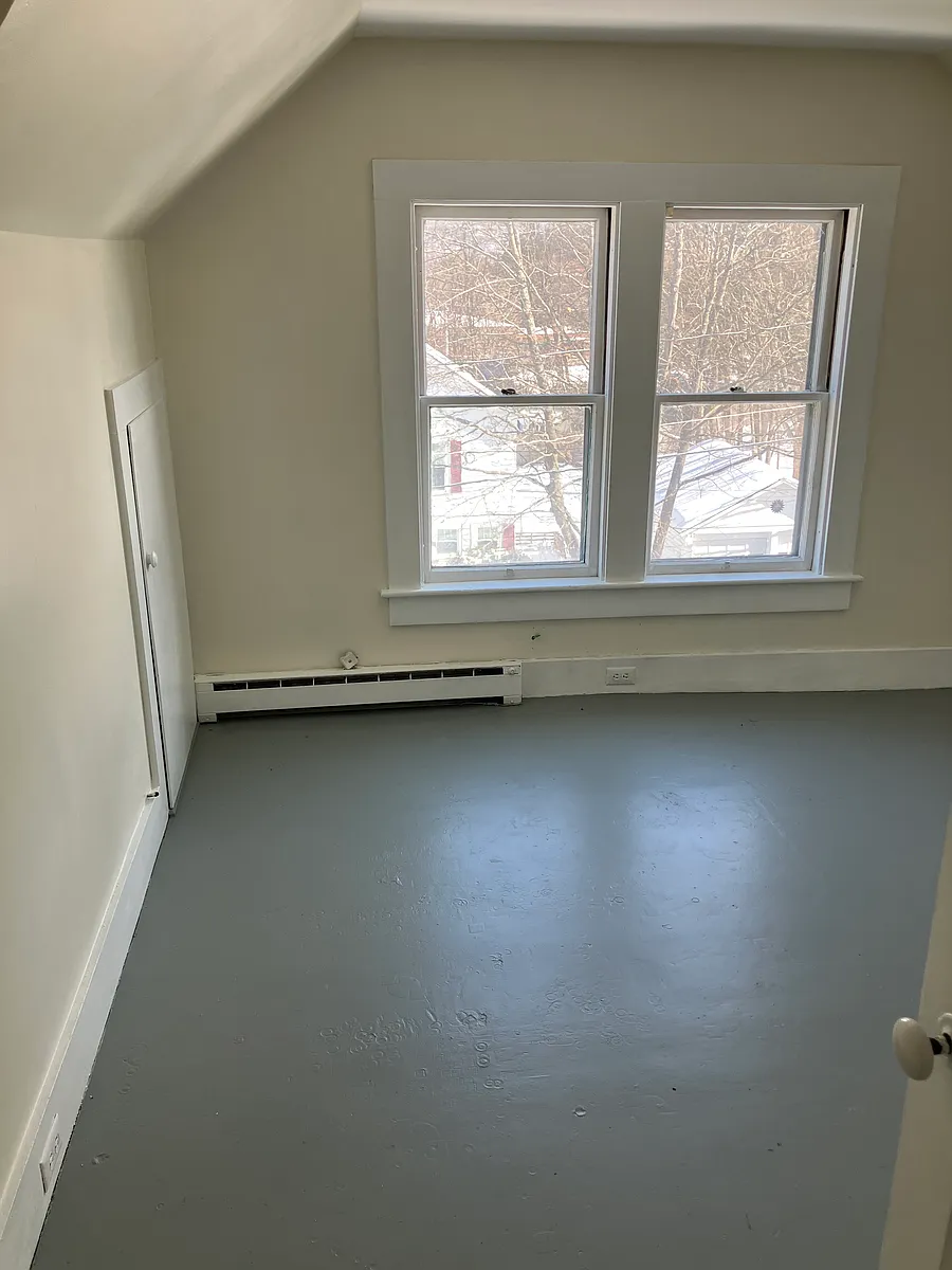Building Photo - 144 Maple St #3