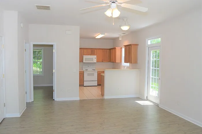 2 bed, 1.5 bath, 1400 sqft, $1,695 — Photo 2