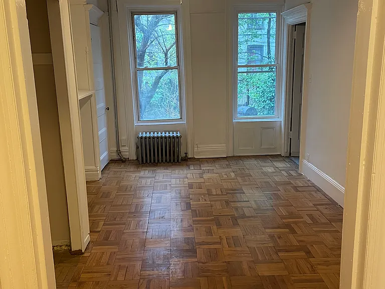 142 Winthrop St #1 — Photo 4