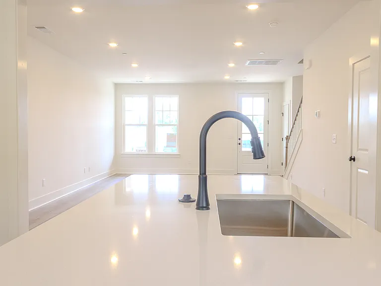 112 Nearwater Pl — Photo 2