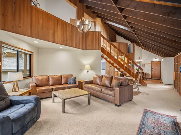 57055 Deer Ln #7, Bend, OR 97707