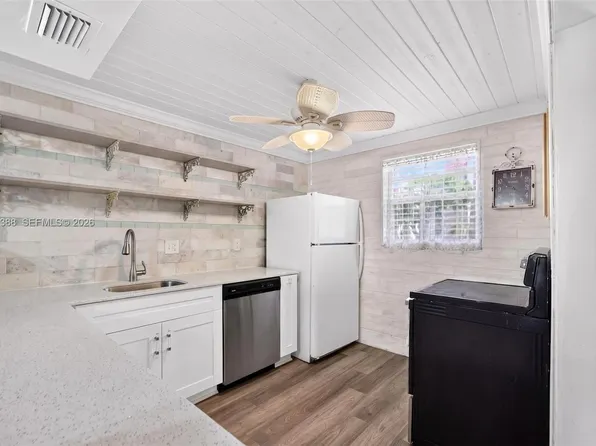 3241 Holiday Springs Blvd APT 108, Margate, FL 33063