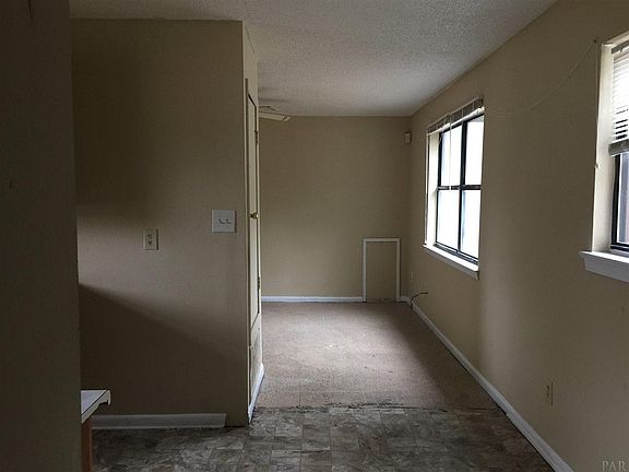 5th image of 4533 Versailles Dr